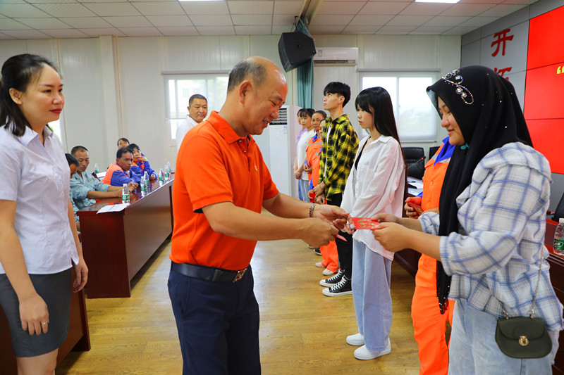“金秋助學(xué)，圓夢(mèng)明佳！”明佳集團(tuán)黨支部及工會(huì)組織開(kāi)展愛(ài)心助學(xué)活動(dòng)！